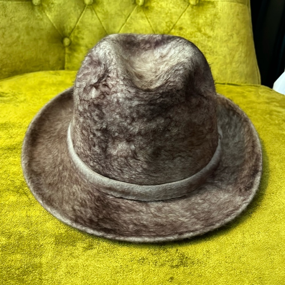 Brown brim, royal beaver, fur hat